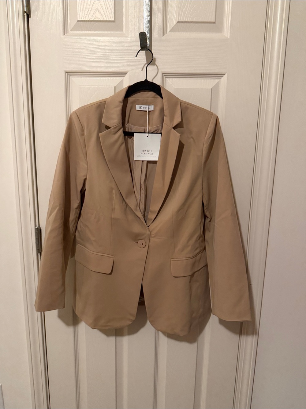 Lightweight Beige Single-Button Women's Blazer by Cuyana